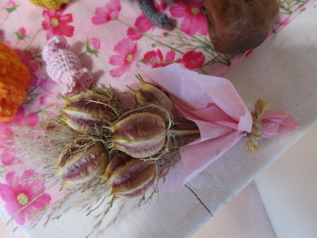 ニゲラの実とすすきの花束・キャンディ（ピンク）