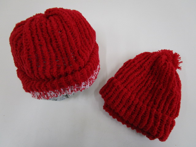 手編みの赤い帽子