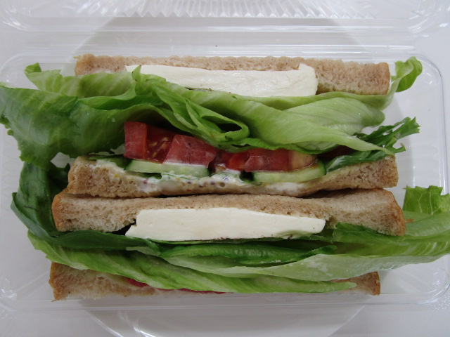 ブラン食パンの野菜サンド