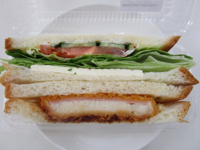 ハムポテトカツと野菜サンド